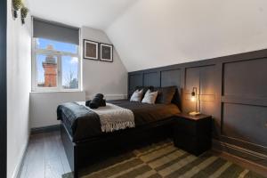 Amazing Moseley Studio - 9