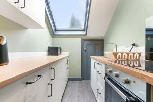 Amazing Moseley Studio - 9