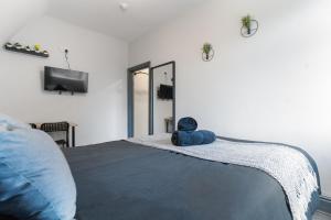 Amazing Moseley Studio - 9