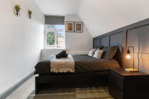 Amazing Moseley Studio - 9