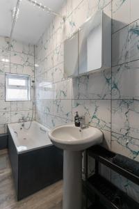 Amazing Moseley Studio - 9