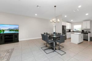 4BR Retreat Near Warm Mineral Springs & Beaches