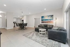 Entire home in North Port, Florida 4 BR, 2 BA - نورث بورت