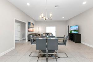 4BR Retreat Near Warm Mineral Springs & Beaches