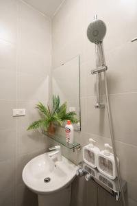 Home of Serenity - 3 BR & 3 baths - 1 to Hoan Kiem Lake & Old Quarter