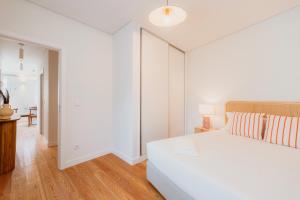 Mary Orange - NO 232 1 - Stylish & Bright Two-Bedroom Apartment