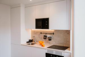 Mary Orange - NO 232 1 - Stylish & Bright Two-Bedroom Apartment