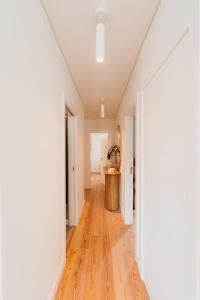 Mary Orange - NO 232 1 - Stylish & Bright Two-Bedroom Apartment