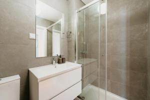 Mary Orange - NO 232 1 - Stylish & Bright Two-Bedroom Apartment