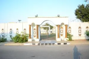 فندق بلازا العبور - ‘Izbat Hud.hud