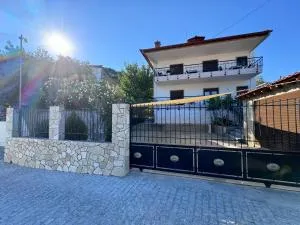 Summer house with the view of Athos - Ladhokopána