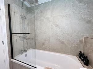 Stylish stay in Central Canterbury with parking