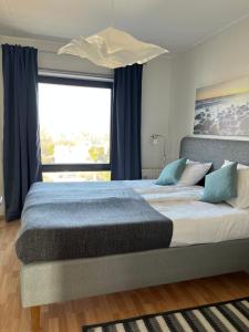 Sea and city view apartment with sauna and balcony