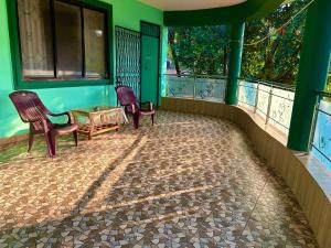 Natures Nest near Beach & Martins corner