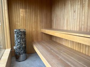 Guest house and sauna with lake view