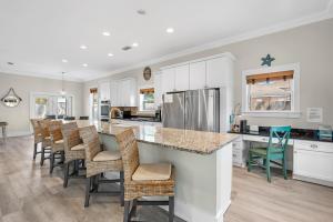 30A Best, Private Heated Pool, 2 min walk to beach