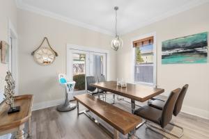 30A Best, Private Heated Pool, 2 min walk to beach