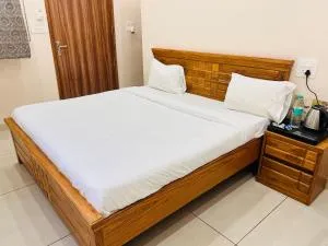 Hare krishna Vrindavan - Vrindāvan