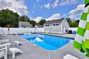 Cozy hotel room style studio condo with pool