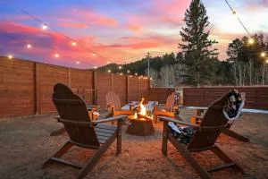 Fireside Grove- Downtown Stay with Hot Tub - Кастер