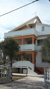 Two-Bedroom Apartment (5 Adults) room in Apartments Mira