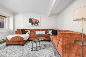 Buffalo Ridge - Hot Tub & Walk to Downtown