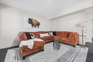 Buffalo Ridge - Hot Tub & Walk to Downtown