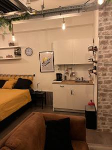 The Studio no windows 20 minutes by bus to downtown Amsterdam