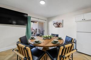 Buffalo Roam - Hot Tub & Nature in Town