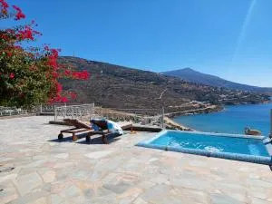 Andros Private Villa Overlooking the Blue Aegean sea - Koumárion