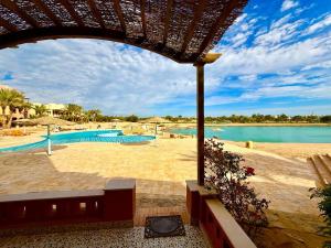 Exquisite 1BR Chalet with Pool and Beach Front El Gouna