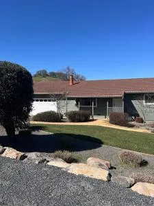 Pool, Sauna, Spa, & Fire-pit - Lakeport