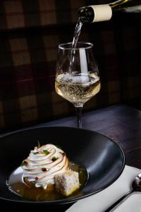 Lakeside Manor Hotel