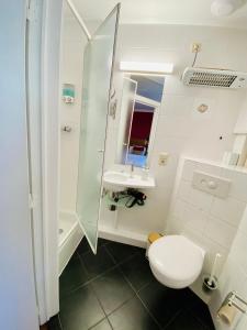 Central Bruges Home with 4 Ensuites