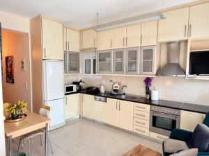 Little Central Apartment-1min walk from everywhere