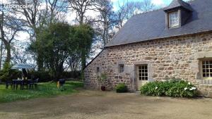 Maisons de vacances Manoir de Fornebello 16e siecle - Gites avec piscine : Maison 2 Chambres