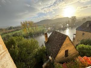 Studio 40m2 avec terrasse face à la Dordogne avec vue exceptionnelle