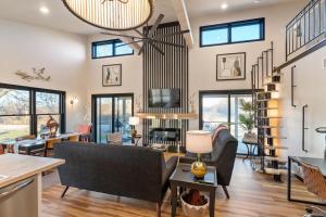 Private and Modern Near river and wildlife refuge