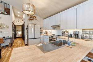 Private and Modern Near river and wildlife refuge