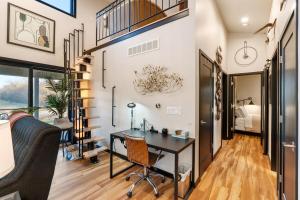 Private and Modern Near river and wildlife refuge