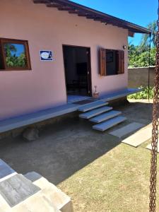 Casa com piscina e churrasqueira!