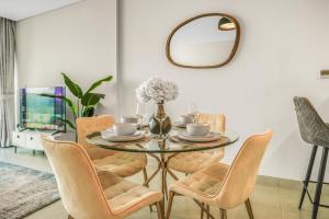 Sea View Apartment located on the 39th floor with rooftop pool close to world trade centre