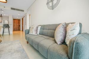 Sea View Apartment located on the 39th floor with rooftop pool close to world trade centre