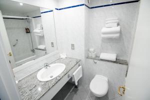 Lakeside Manor Hotel