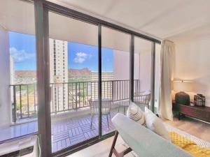 NEW Waikiki Banyan Ocean and Diamond Head View