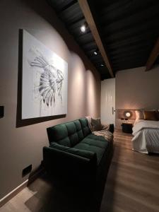 2 Escape to an elegant and comfortable private room