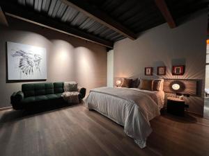 2 Escape to an elegant and comfortable private room