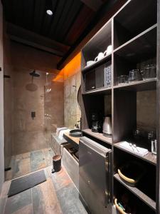 2 Escape to an elegant and comfortable private room