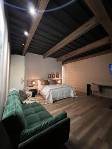 2 Escape to an elegant and comfortable private room