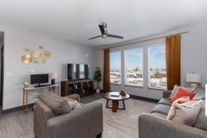 Corporate Chic Walkable and Quiet